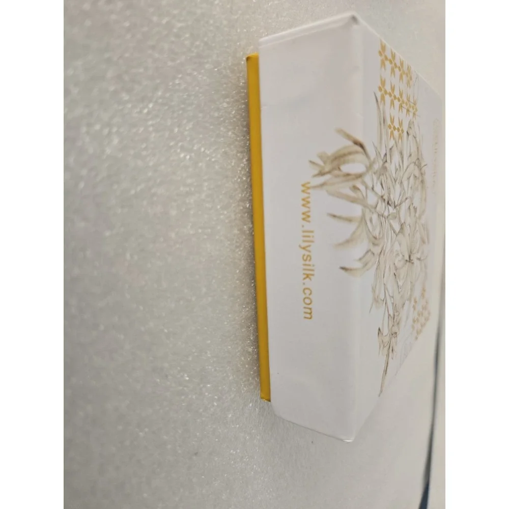 LilySilk Apple Watch band Silk scrunchies New In Gift Box 38/40 Mm Set Of 2